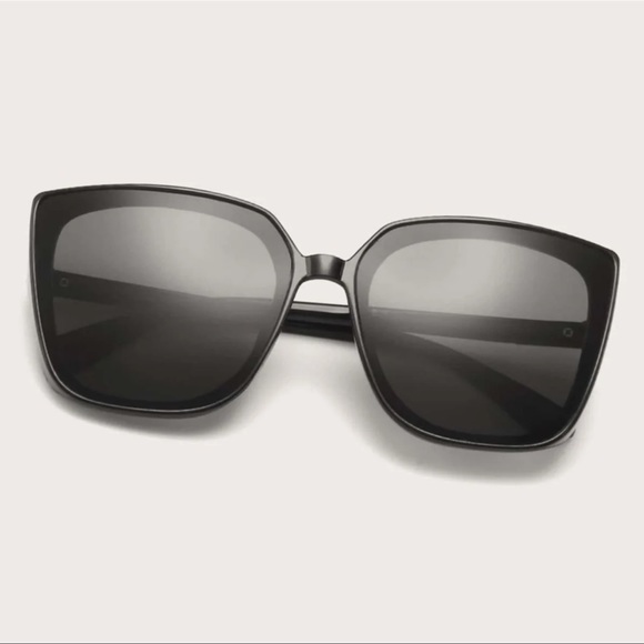 Black Oversized Square Retro Sunglasses Tinted - Picture 5 of 5
